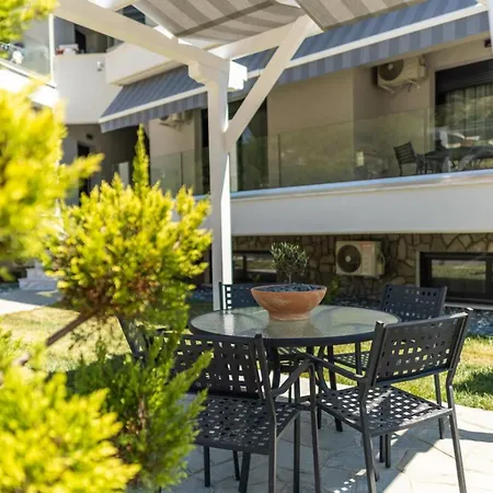 Medusa Luxury * Nea Peramos (Macedonia)