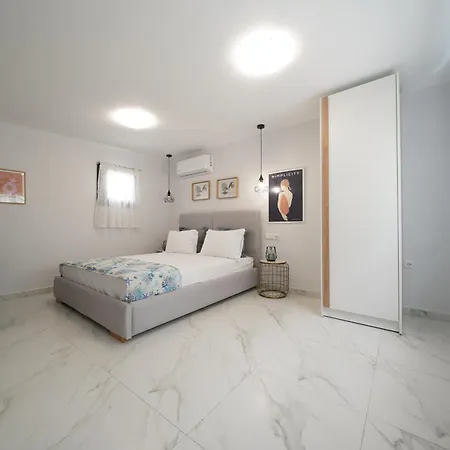 Medusa Luxury Néa Péramos